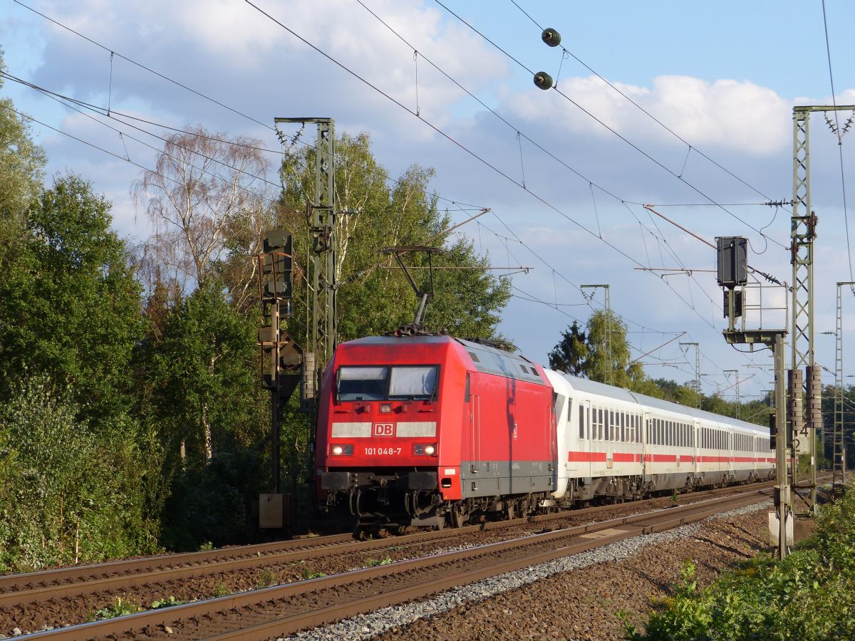 DB Lok 101 048-7 Devesstrae, Salzbergen 13-09-2018.

DB loc 101 048-7 Devesstrae, Salzbergen 13-09-2018.