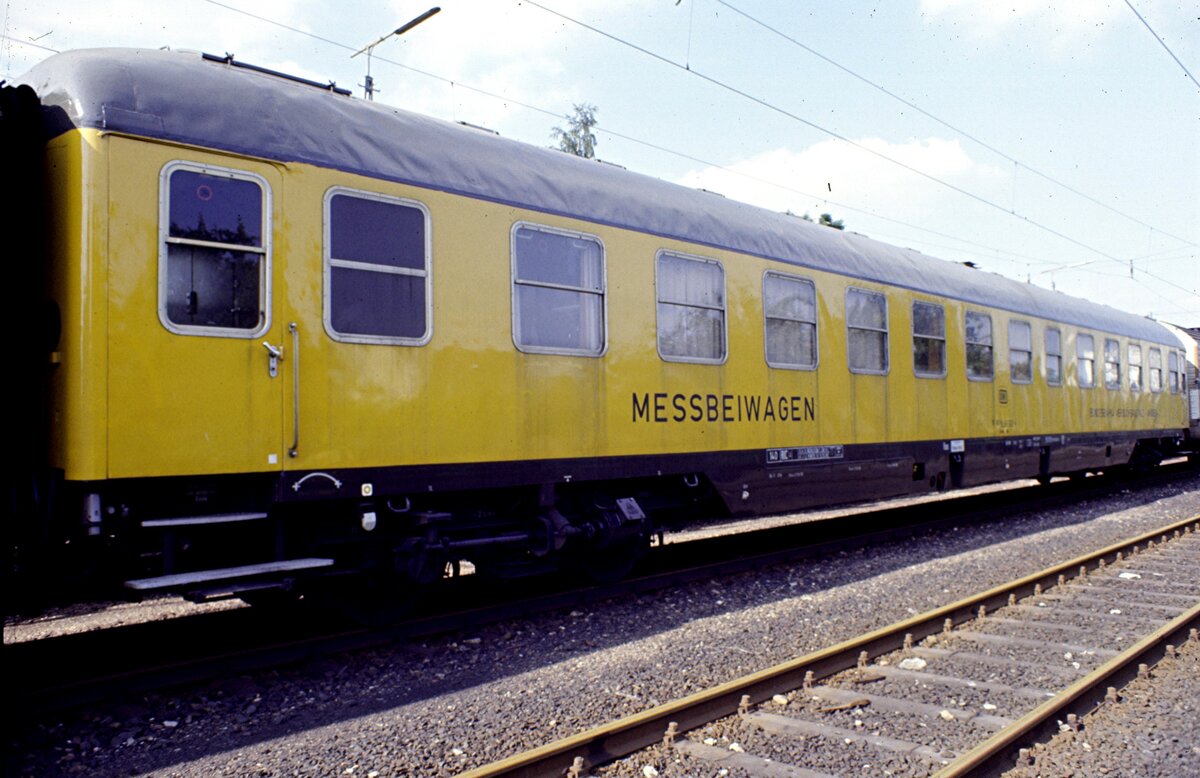 DB Messger�tewagen 61 80 99-40 033-4 Dienst mh 327 der Bundesbahnversuchsanstalt Minden in M�nchen-Freimann am 26.06.1982.