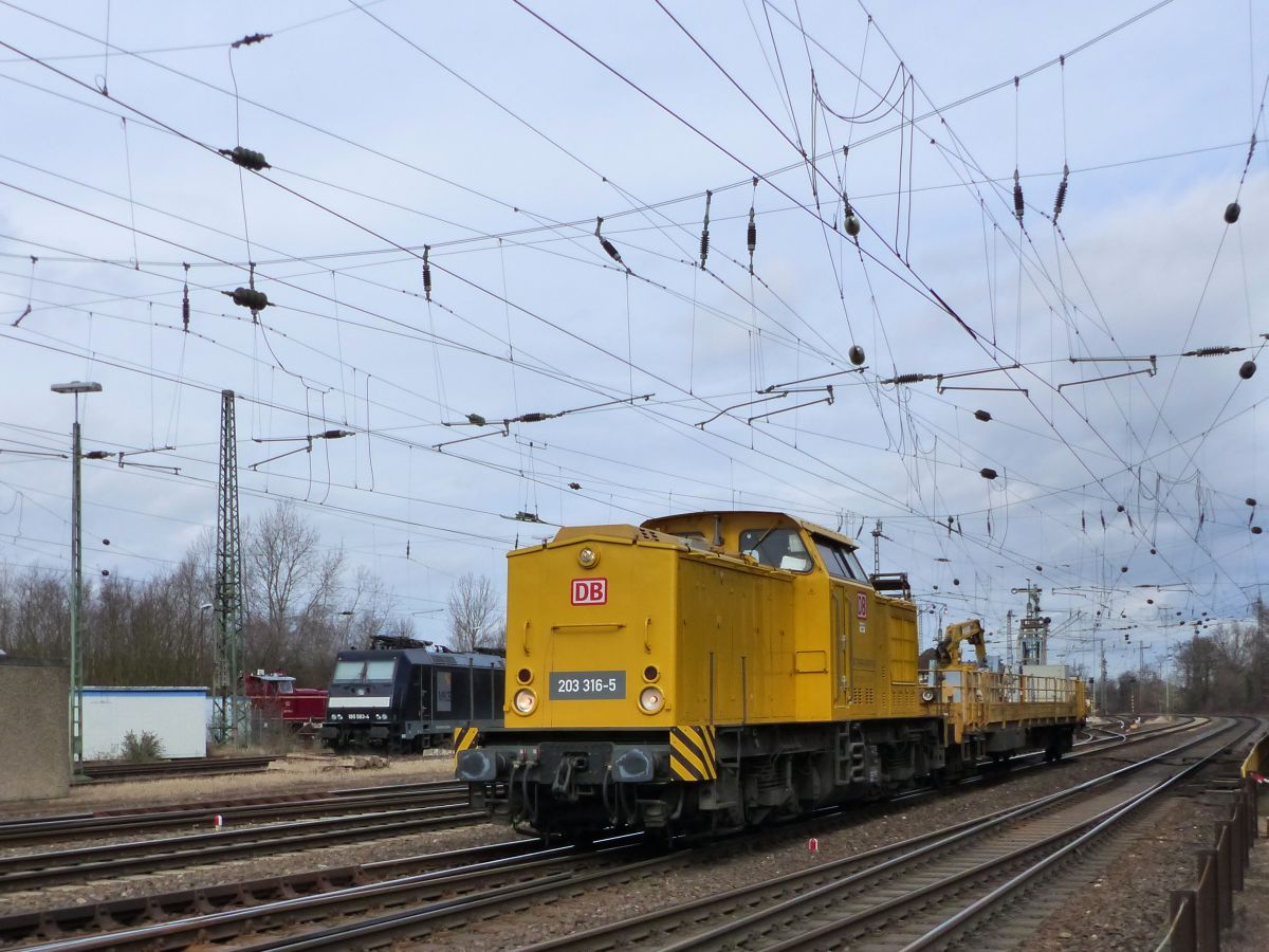 DB Netz Diesellok 203 316-5 Rangierbahnof Kln-Kalk Nord 08-03-2018.

DB Netz dieselloc 203 316-5 rangeerstation Kln-Kalk Nord 08-03-2018.