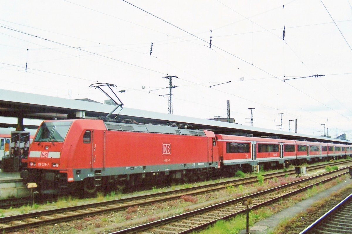 DB Regio 146 228 steht am 2 Mai 2011 in N�rnberg Hbf.
