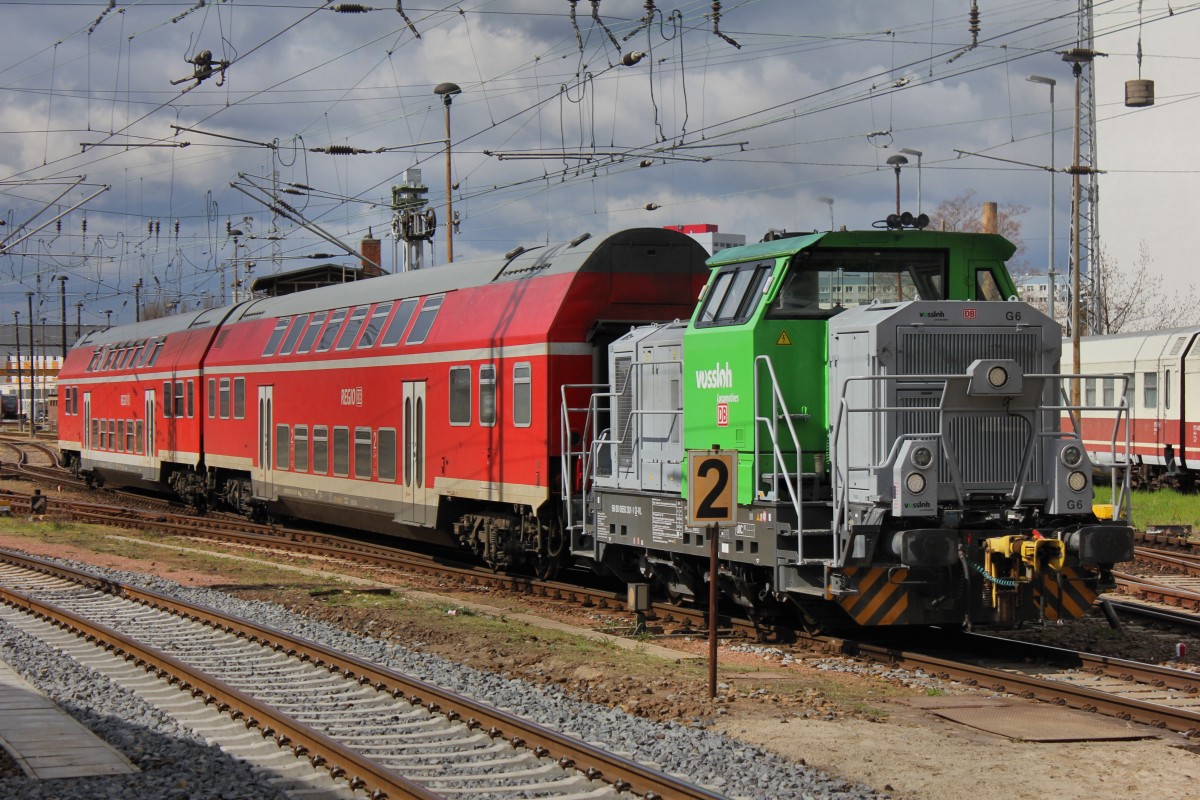 DB Regio 650 301-1 Rangiert im Bahnhof Berlin Lichtenberg am 18.04.2015 ein Paar DB Regio Dostos.
