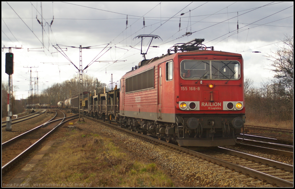 DB Schenker 155 168-8 mit gemischten G�terzug am 22.02.2014 in Leipzig-Thekla