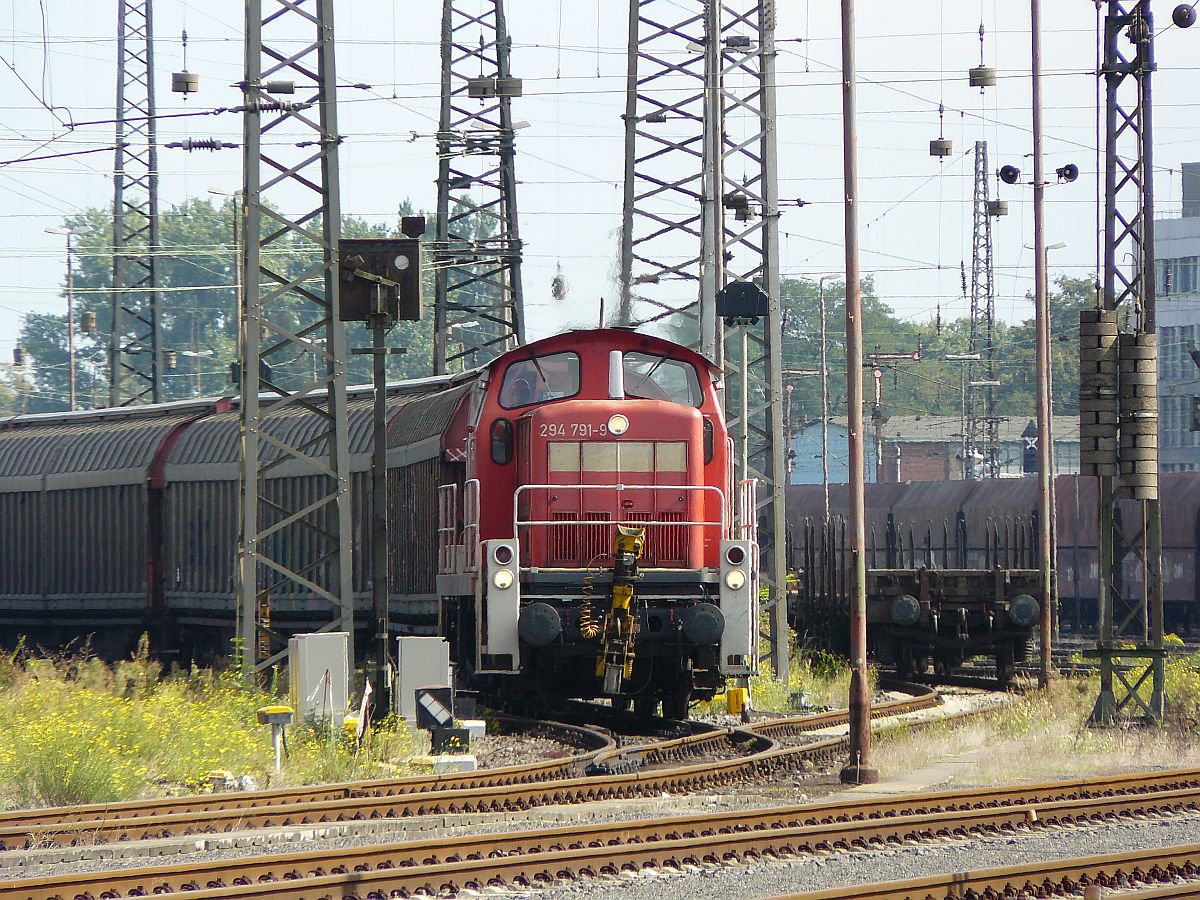 DB Schenker Diesellok 294 791-9 Oberhausen, Deutschland 12-09-2014.

DB Schenker diesellocomotief 294 791-9 Oberhausen, Duitsland 12-09-2014.