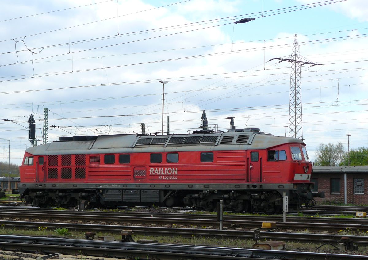 DB Schenker Dieselok 232 568-6 Oberhausen West 18-04-2015.

DB Schenker diesellocomotief 232 568-6 rangeerterrrein Oberhausen West, Duitsland 18-04-2015.