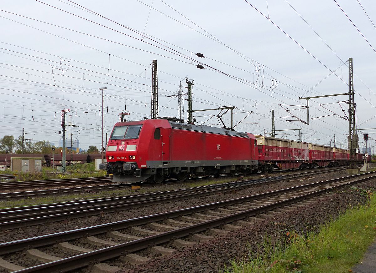 DB Schenker loc 185 190-6 mit Gterzug Oberhausen West 30-10-2015.

DB Schenker loc 185 190-6 met goederentrein Oberhausen West 30-10-2015.