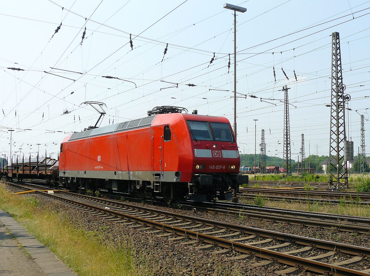 DB Schenker Lok 145 037-8, Oberhausen West am 03-07-2015.

DB Schenker locomotief 145 037-8, Oberhausen West 03-07-2015.