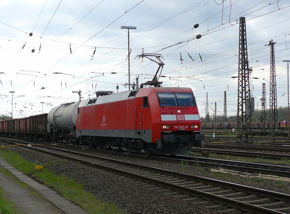 DB Schenker Lok 152 023-8 Oberhausen West 17-04-2015.

DB Schenker locomotief 152 023-8 Oberhausen West 17-04-2015.