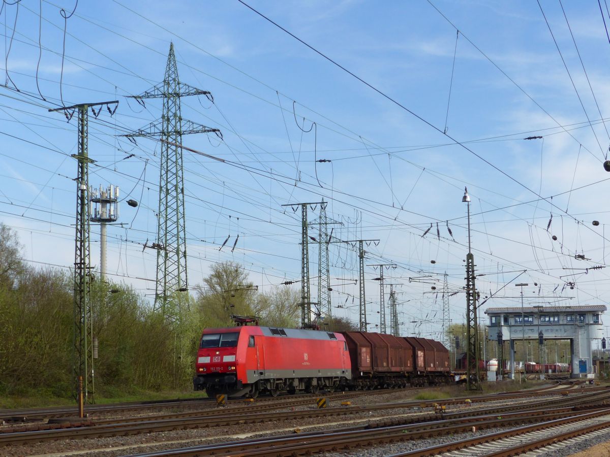 DB Schenker Lok 152 115-2 Rangierbahnhof Kln Gremberg 31-03-2017.

DB Schenker loc 152 115-2 rangeerstation Keulen Gremberg 31-03-2017.