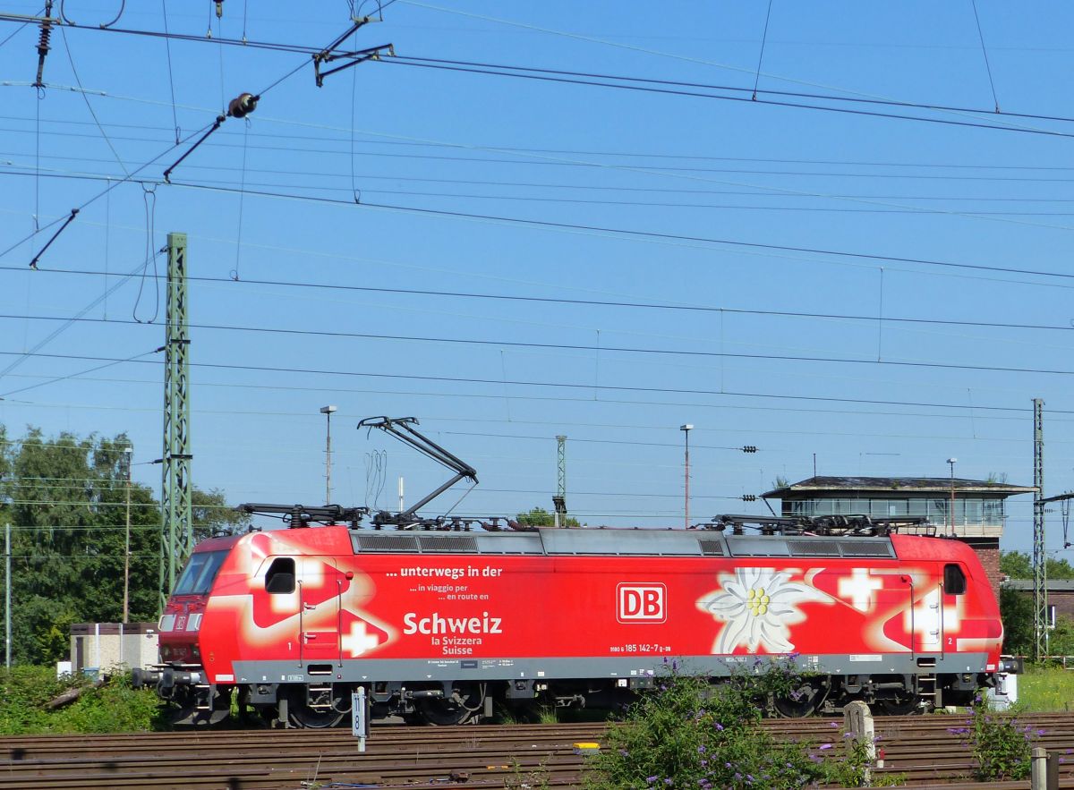 DB Schenker Lok 185 142-7  Edelwei  Oberhausen West 11-09-2015.


DB Schenker loc 185 142-7  Edelwei  Oberhausen West 11-09-2015.