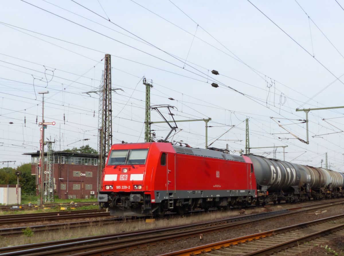 DB Schenker Lok 185 229-2 Gterbahnhof Oberhausen West 22-09-2016.

DB Schenker loc 185 229-2 goederenstation Oberhausen West 22-09-2016.