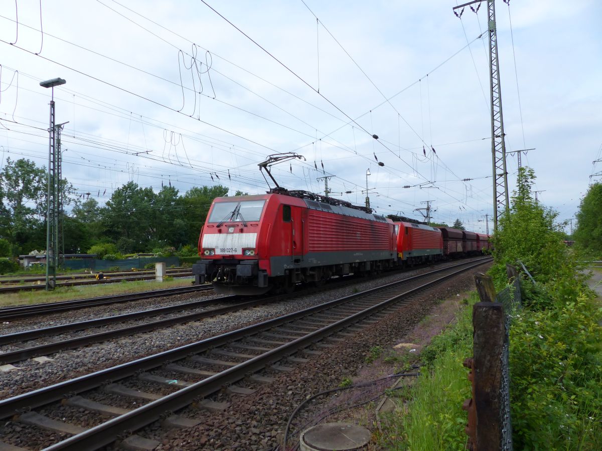 DB Schenker Lok 189 027-6 Rangierbahnhof Gremberg, Bahnbergang Porzer Ringstrae, Kln 20-05-2016.

DB Schenker loc 189 027-6 rangeerstation Gremberg, overweg Porzer Ringstrae, Keulen 20-05-2016.