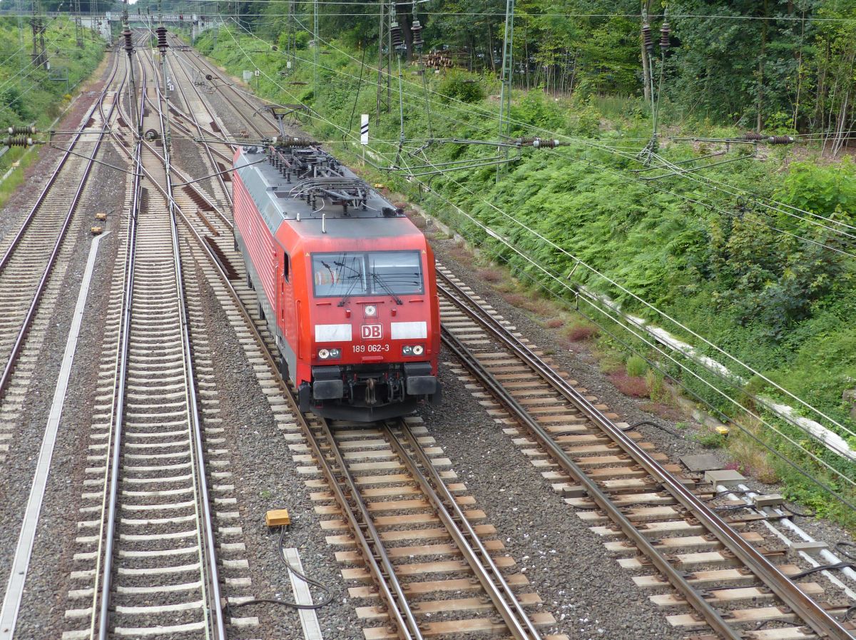 DB Schenker Lok 189 062-3 Forsthausweg, Duisburg 08-07-2016.

DB Schenker loc 189 062-3 Forsthausweg, Duisburg 08-07-2016.