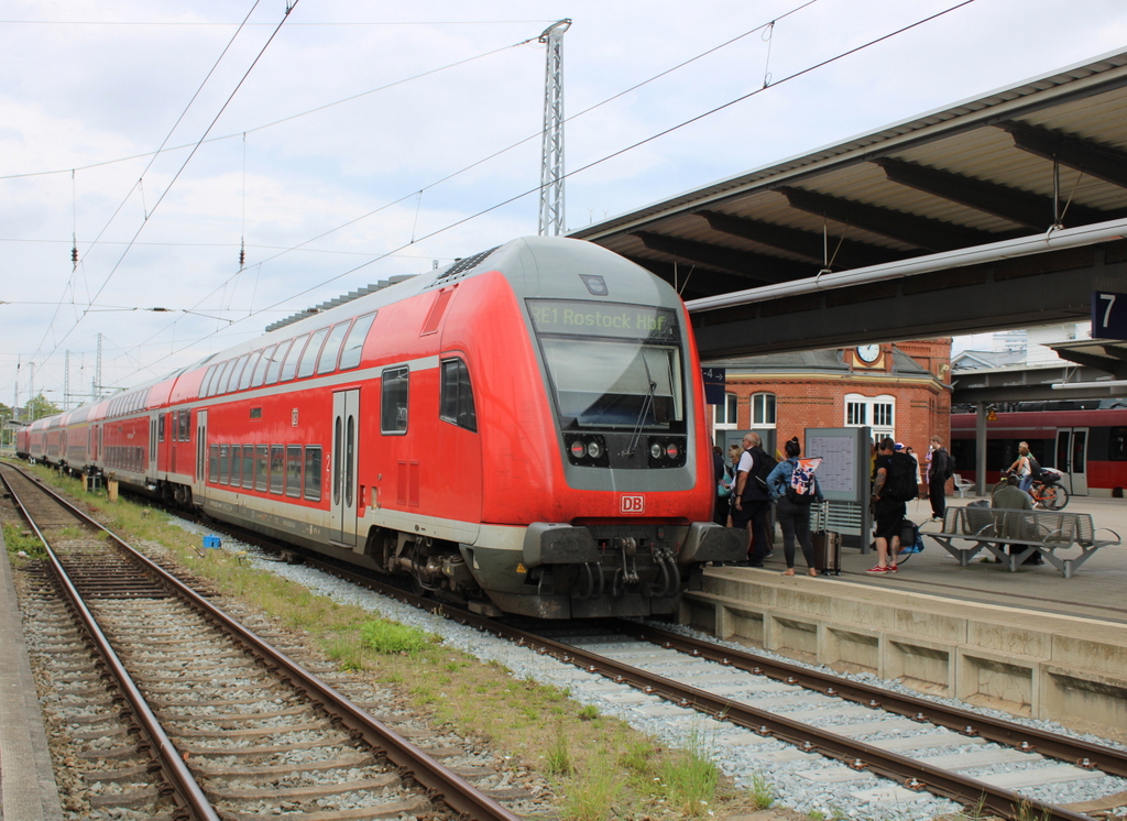 DBpbzfa 50 80 86-75-072-8 als RE4310(Rostock-Hamburg)war am Nachmittag des 16.08.2024 auf Grund eines ICE Ausfalls sehr gut gefüllt.