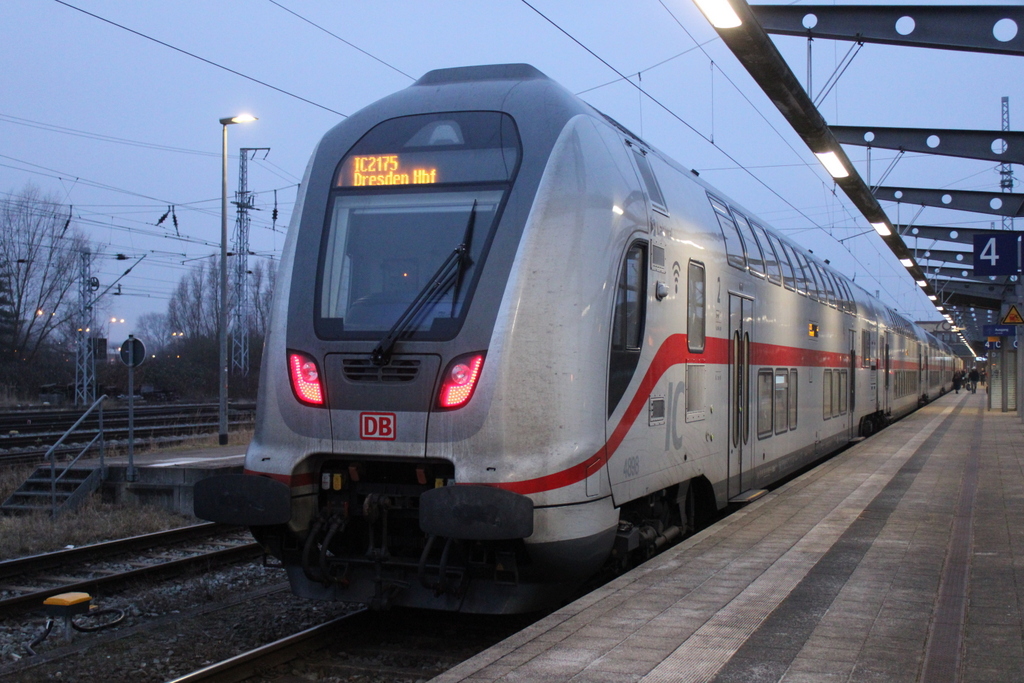 DBpbzfa 50 80 86 81-898-8 als IC 2175(Rostock-Dresden)am 25.01.2026 im Rostocker Hbf.