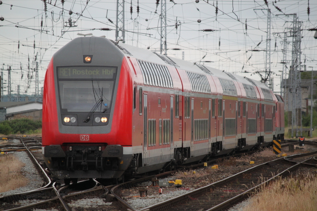 DBpbzfa 766.1 als RE 4309 von Hamburg nach Rostock bei der Einfahrt im Rostocker Hbf.07.06.2019