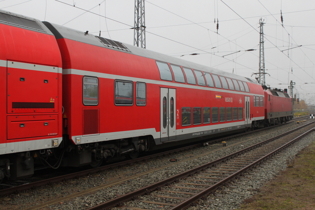 DBpza 780.0 von DB Regio AG Region Nordost Cottbus hing hinter 120 204-3 im Rostocker Hbf.06.11.2015