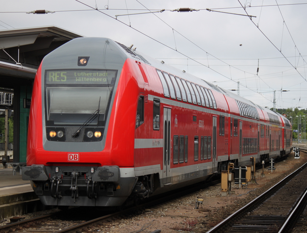 DBpzfa 766.1 als RE 93259 von Rostock Hbf nach Oranienburg kurz vor der Ausfahrt im Rostocker Hbf.20.06.2015