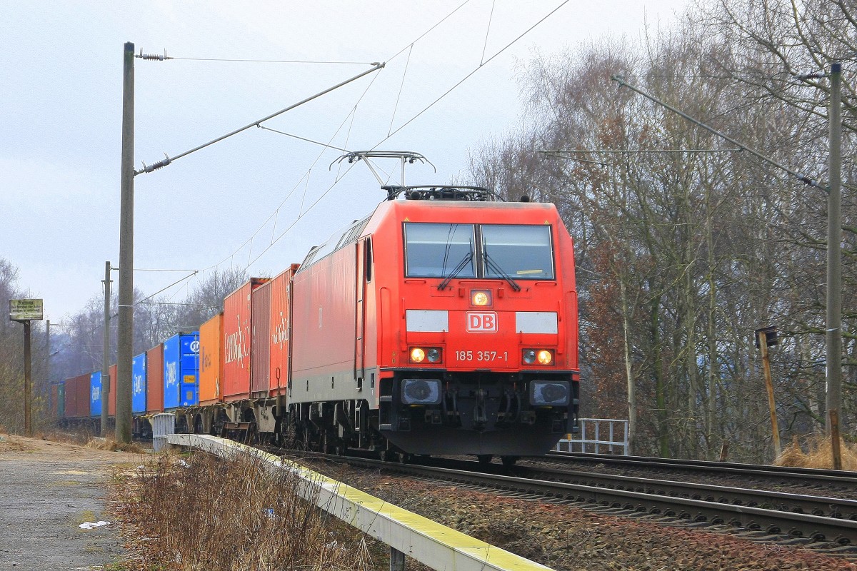 DBSR 185 357 mit Containerzug am 25.02.201 in Hamburg-Moorburg