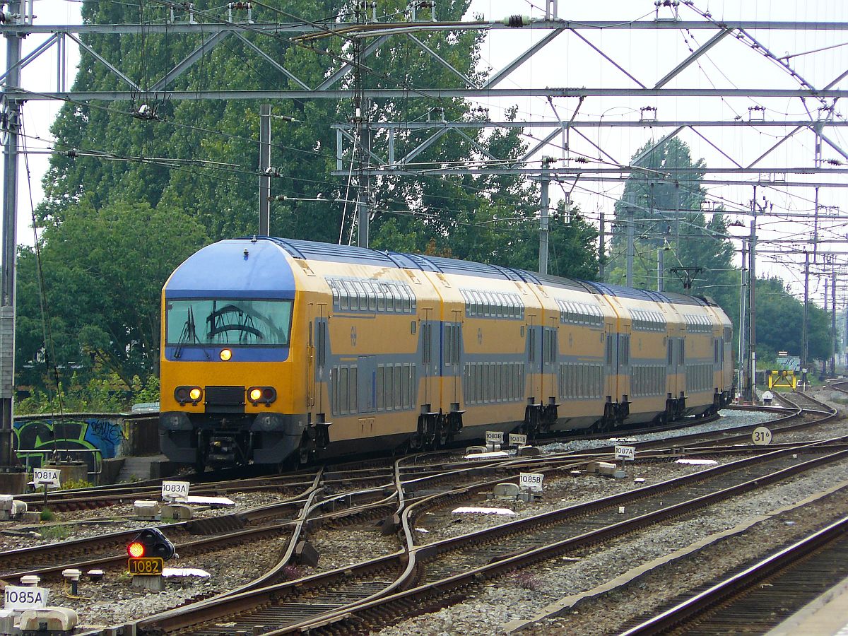 DDZ-6 TW 76XX Gleis 1 Leiden Centraal Station 26-08-2014.

DDZ-6 treinstel 76XX als intercity uit Utrecht. Spoor 1 Leiden Centraal Station 26-08-2014.