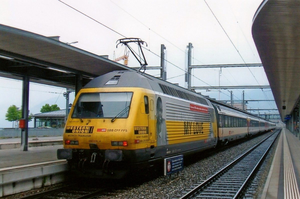 Den 14.Mai 2010 war leider tr�b, wann 460 028 in Spiez einf�hr.