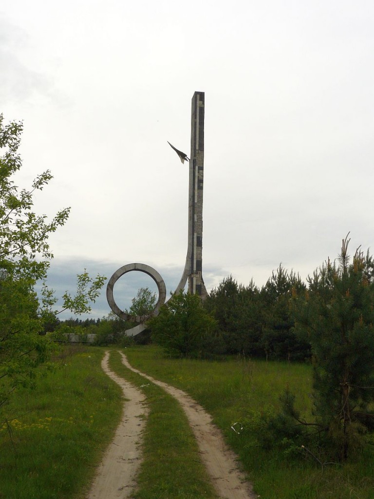 Denkmal fr Pilot und Flugzeugkonstrukteur Nestorov (1887-1914) bei Zhovkva, Ukraine 11-05-2014.

Monument ter ere van militaire vlieger Nestorov (1887-1914) bij Zhovkva, Oekrane 11-05-2014.