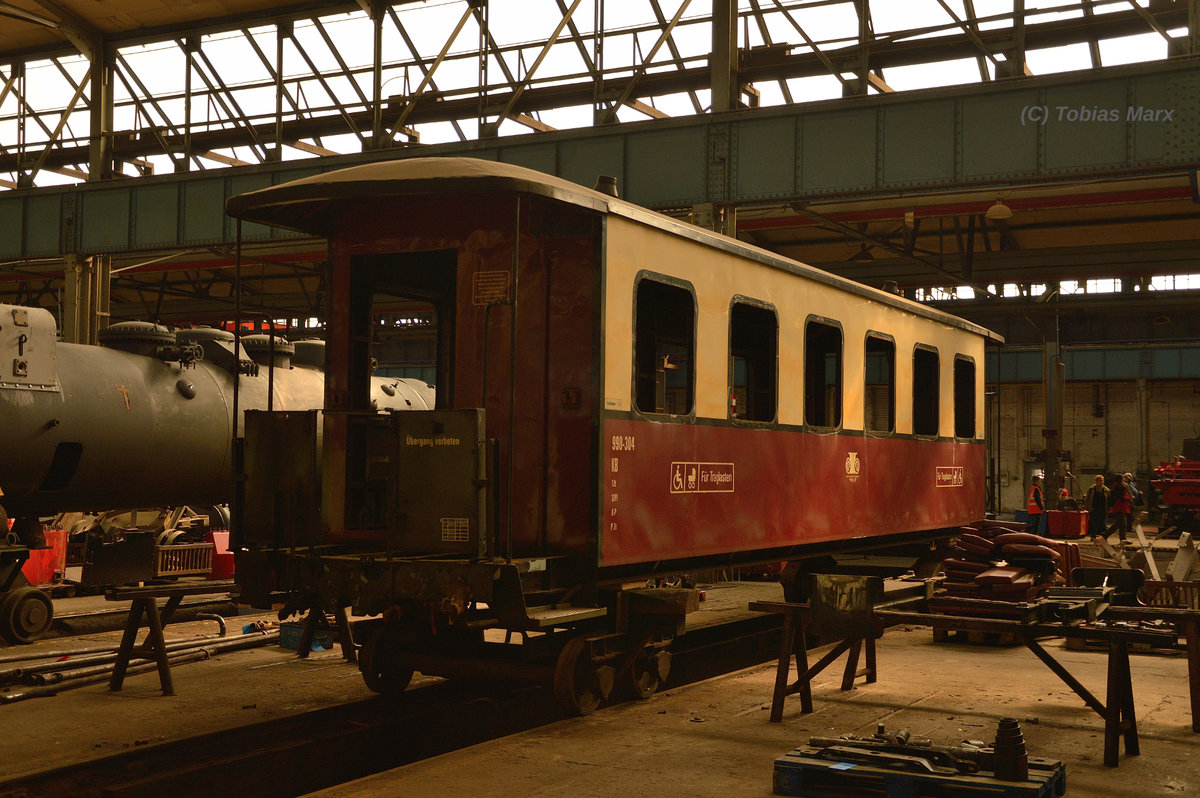 Der 990-304 des Molli am 02.04.2016 im DLW Meiningen