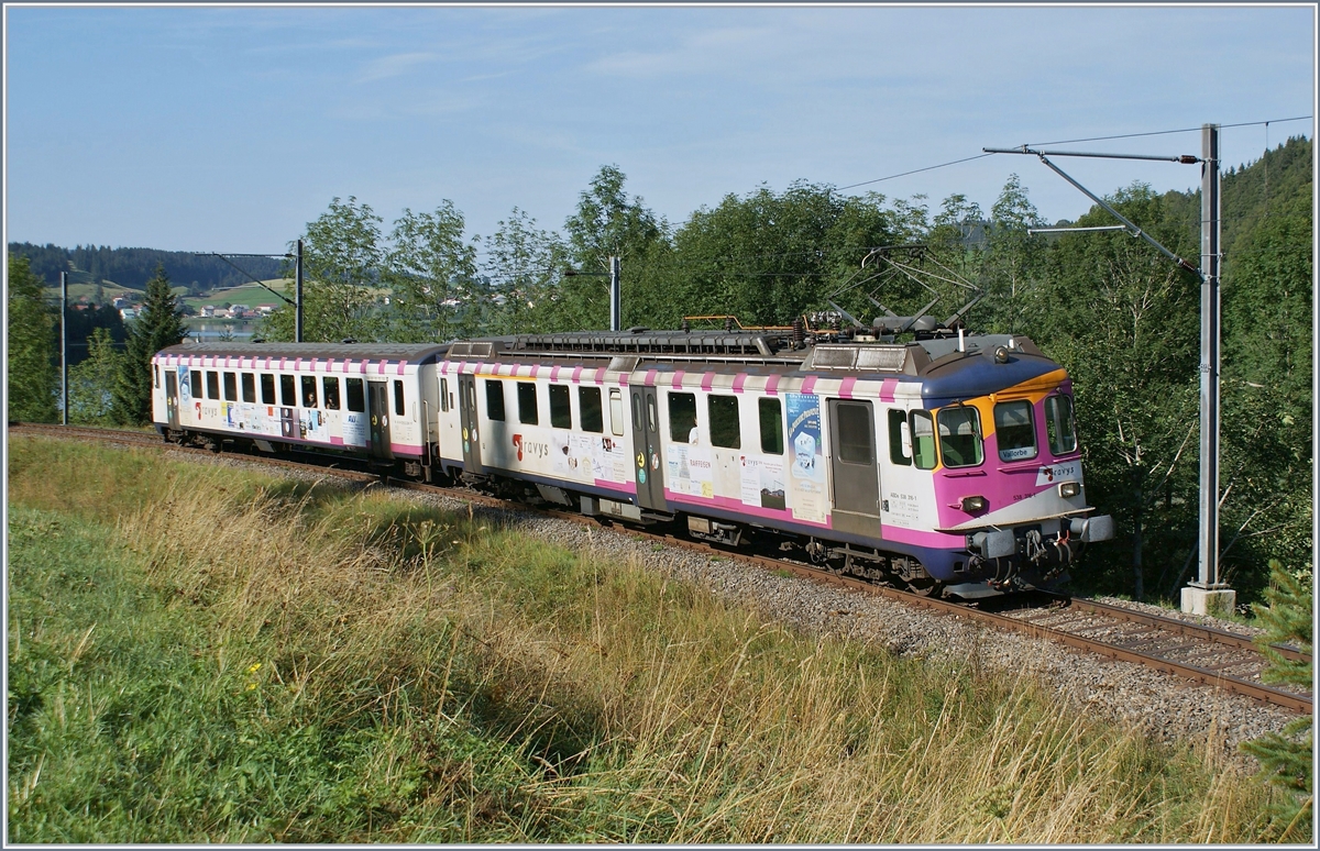 Der ABDe 534 316-1 mit seinem Bt (beide ex MThB) als Regionalzug 4214 kurz nach Le Pont auf der Fahrt nach Vallorbe. Diese Komposition wird in der Regel im Schülerverkehr eingesetzt, und verkehrt nur selten in den Taktzügen Vallorbe - Le Brassus. 

16. August 2009