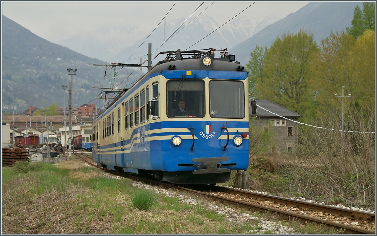 Der ABe 8/8 23  Ossola  als Regionlazug 763 nach Re kurz nach der Abfahrt in Domodossola. 
3. April 2014