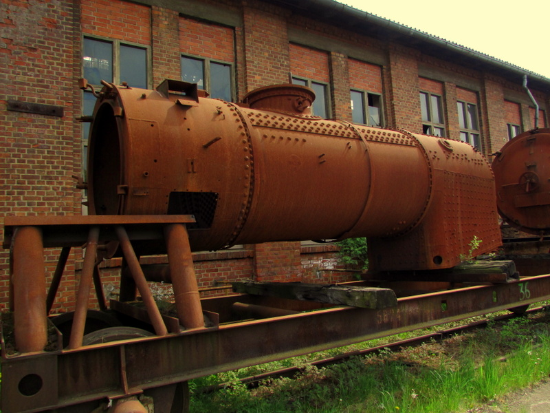 Der alte Kessel der 99 6102 (HSB) stand am 26.April.2014 im Außengelände des 
DLW Meiningen.