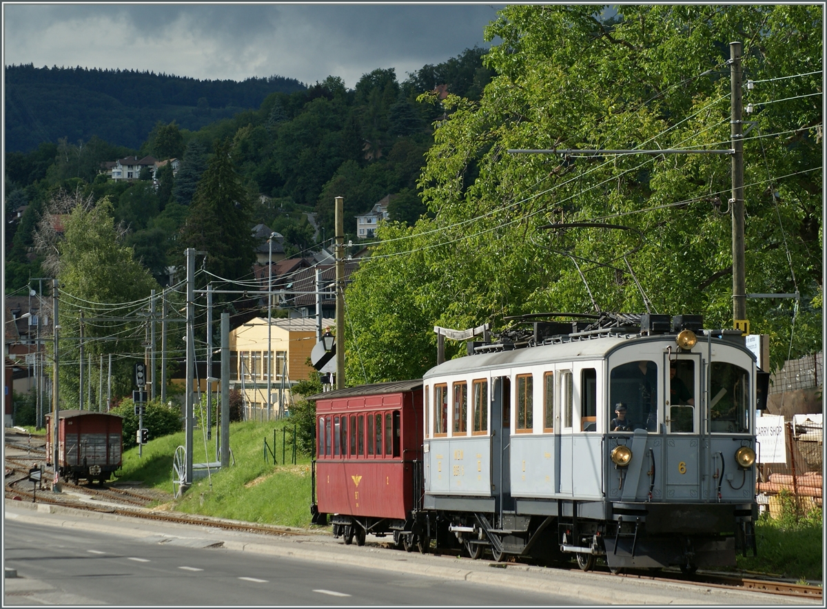 Der AOMC Triebwagen miteinem NStCM Beiwagen bei Blonay
13. Juni 2011
