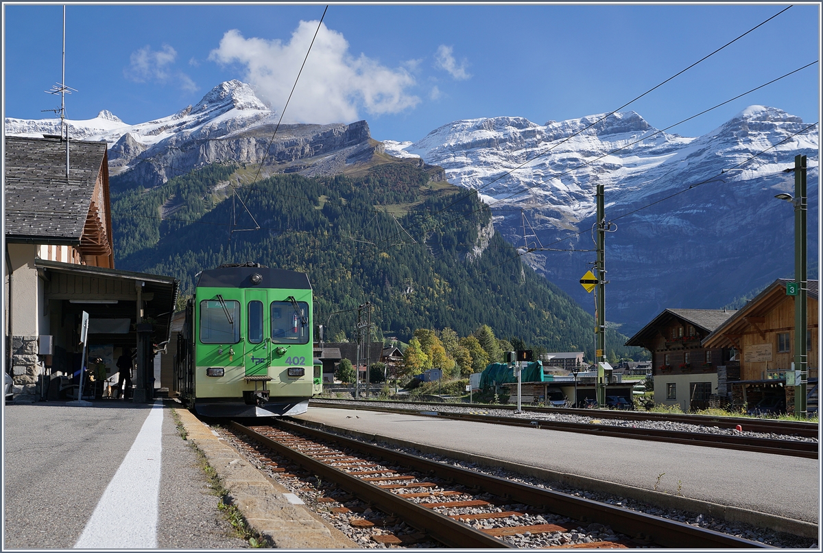 Der ASD BDe 4/4 402 mit seinem Bt vor der Kulisse der Waadtländer Alpen in Les Diablerets. 

3 Okt. 2019