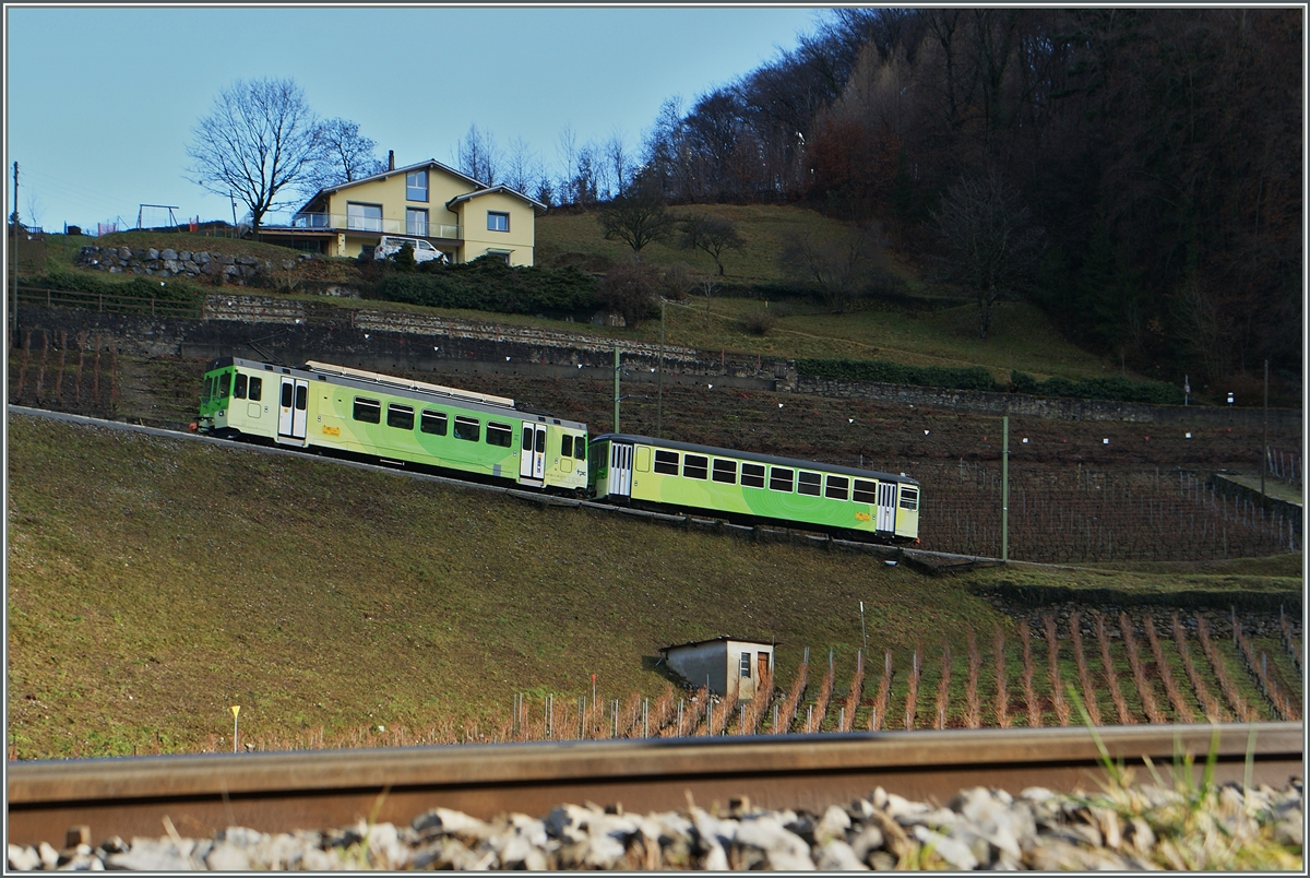 Der ASD Regionalzug 442 von Aigle nach Les Diablerets gewinnt in weiten Schleien in den Weinbergen oberhab von Aigle an Höhe.
50 Jan. 2014 bereis