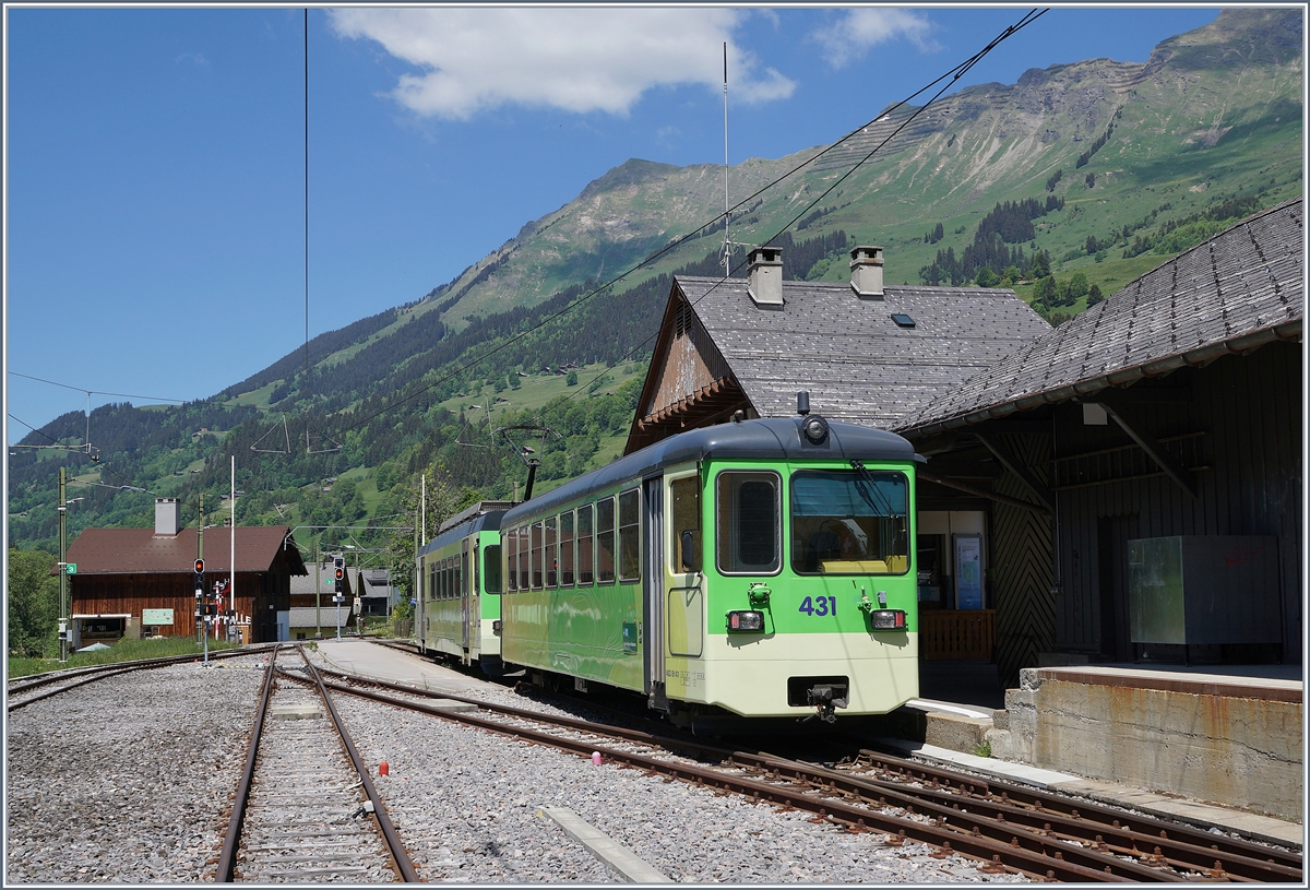 Der ASD  TPC BDe 4/4 403  Ollon  und der Bt 431 (ex BLT) warten in Les Diablerets auf die Abfahrt (12:36) nach Aigle.

29. Mai 2020