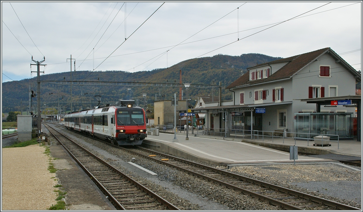 Der aus Delémont in Glovelier eintreffende Domino wird nach einem kurzen Auftenthalt nach Delémont zurückkehren. 
18. Okt. 2012