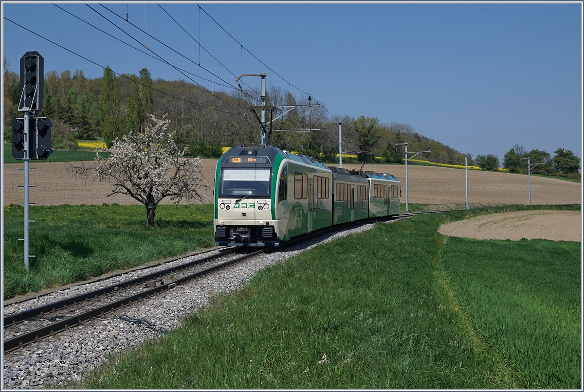 Der BAM MBC Be 4/4 mit Bt 54 nach L'Isle kurz nach Apples.
11. April 2017
