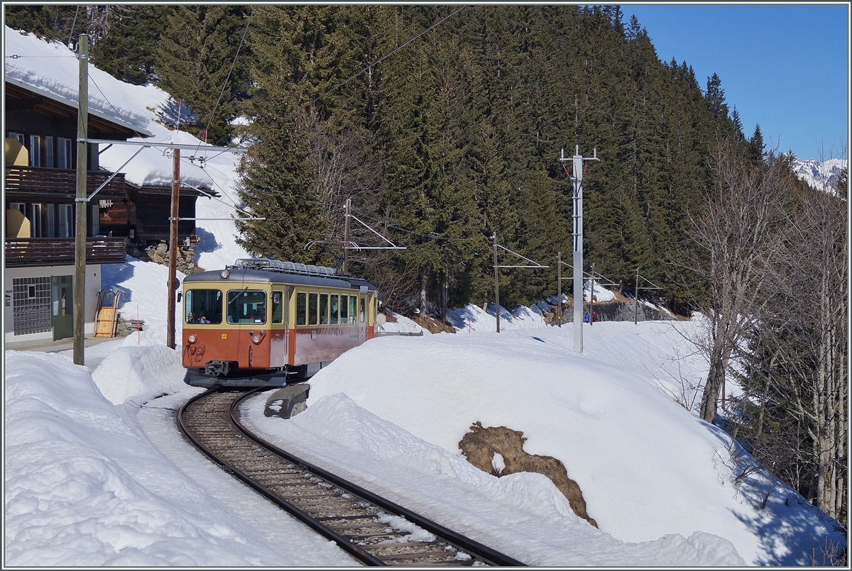 Der Be 4/4 22 erreicht in Kürze Mürren.
9. März 2014