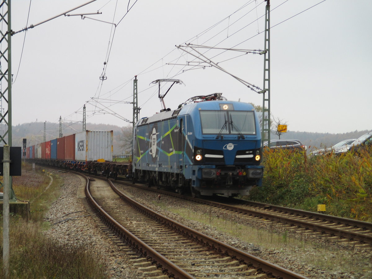 Der Beweis der Containerzug von Hamburg nach China,am 11.November 2019,mit der EGP 192 104  in Lietzow.