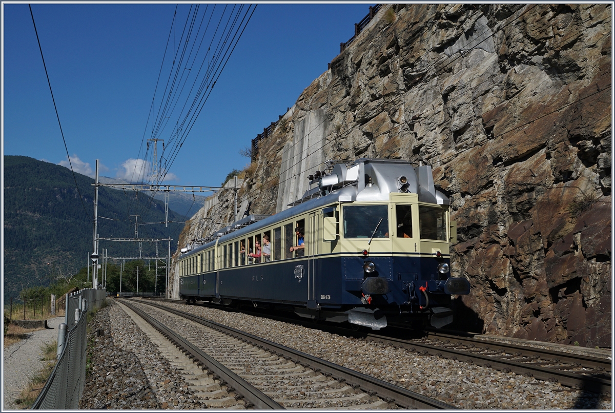 Der BLS BCFe 4/6 736 auf der Fahrt nach Brig kurz nach Lalden. 
14. August 2016