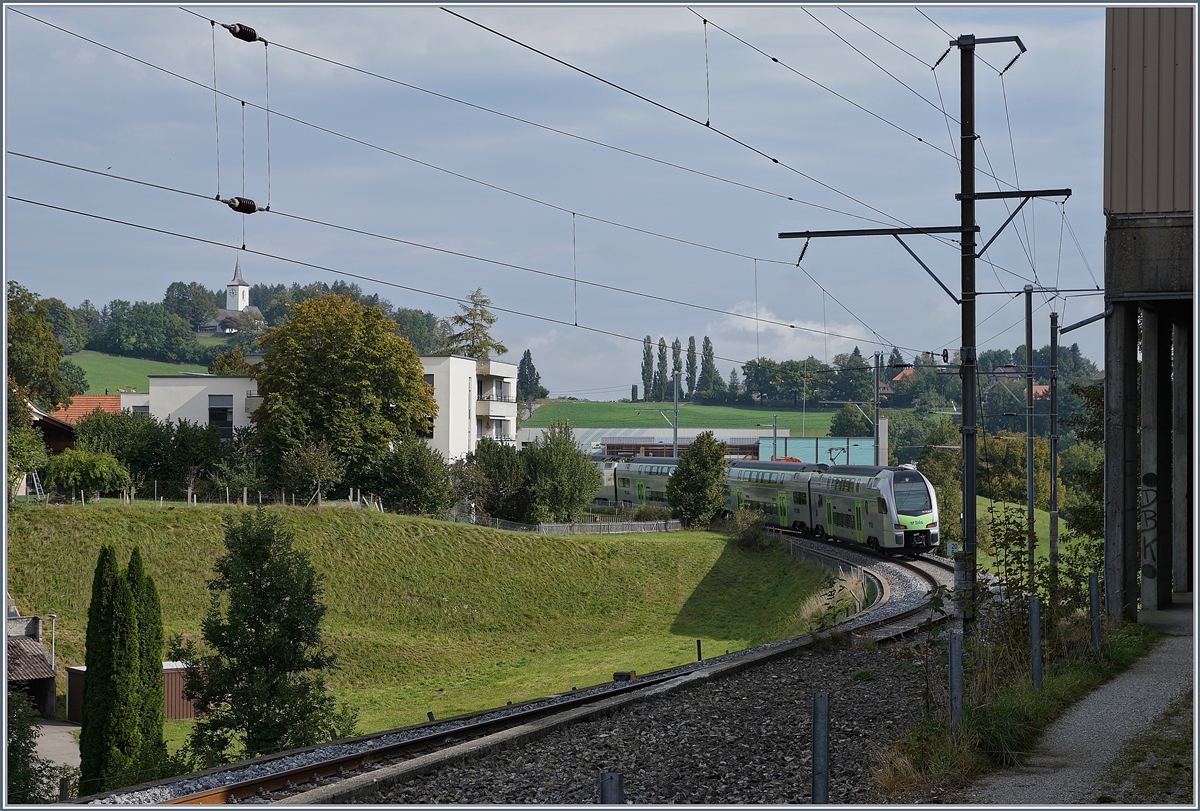 Der BLS RABe 515 019 verlässt Schwarzenburg in Richtung Bern. 

01.10.2020