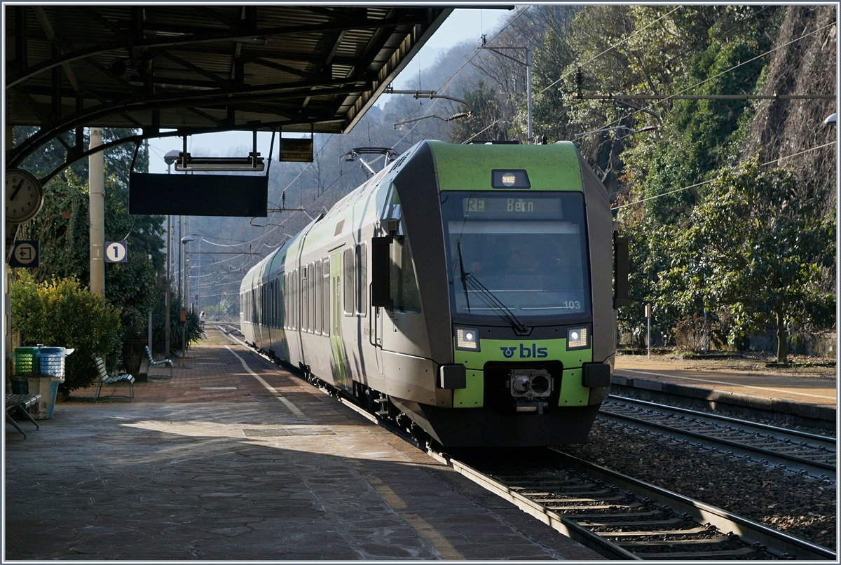 Der BLS RABe 535 103 als RE 4272 Domodossola - Bern beim Halt in Preglia.
7. Jan. 2017