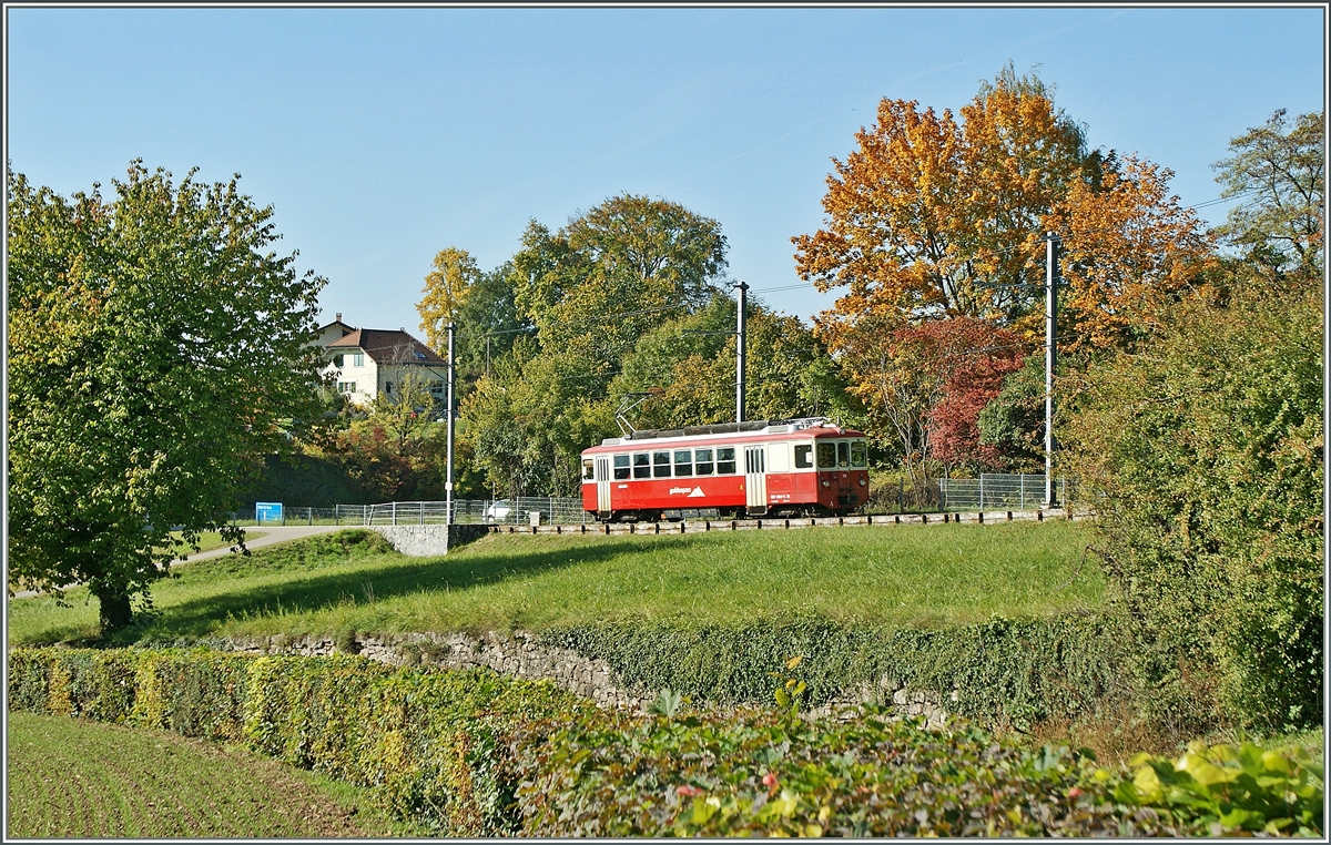 Der CEV BDeh 2/4 verl�sst den Halt  Ch�teau d'Hauteville .
18.10.2011