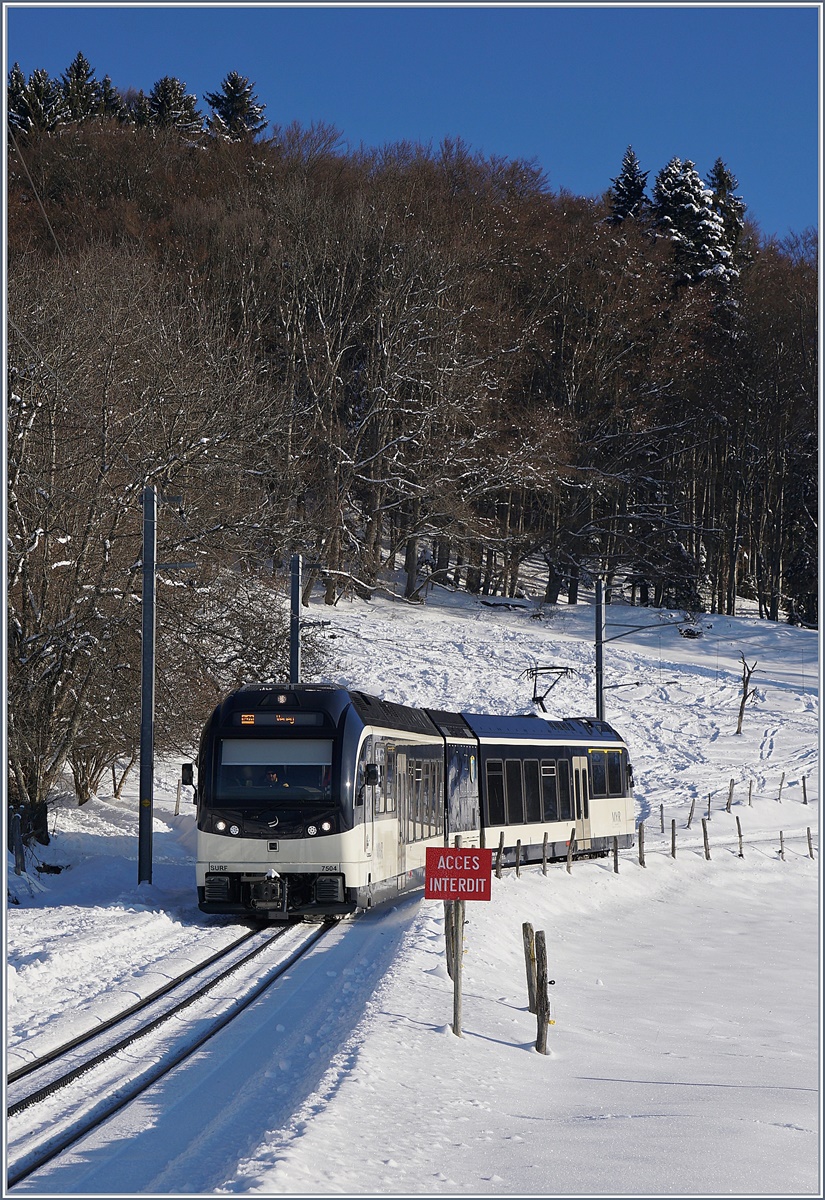 Der CEV MVR ABeh 2/6 7504  VEVEY  ist bei Lally auf dem Weg nach Vevey.

18. Jan. 2017