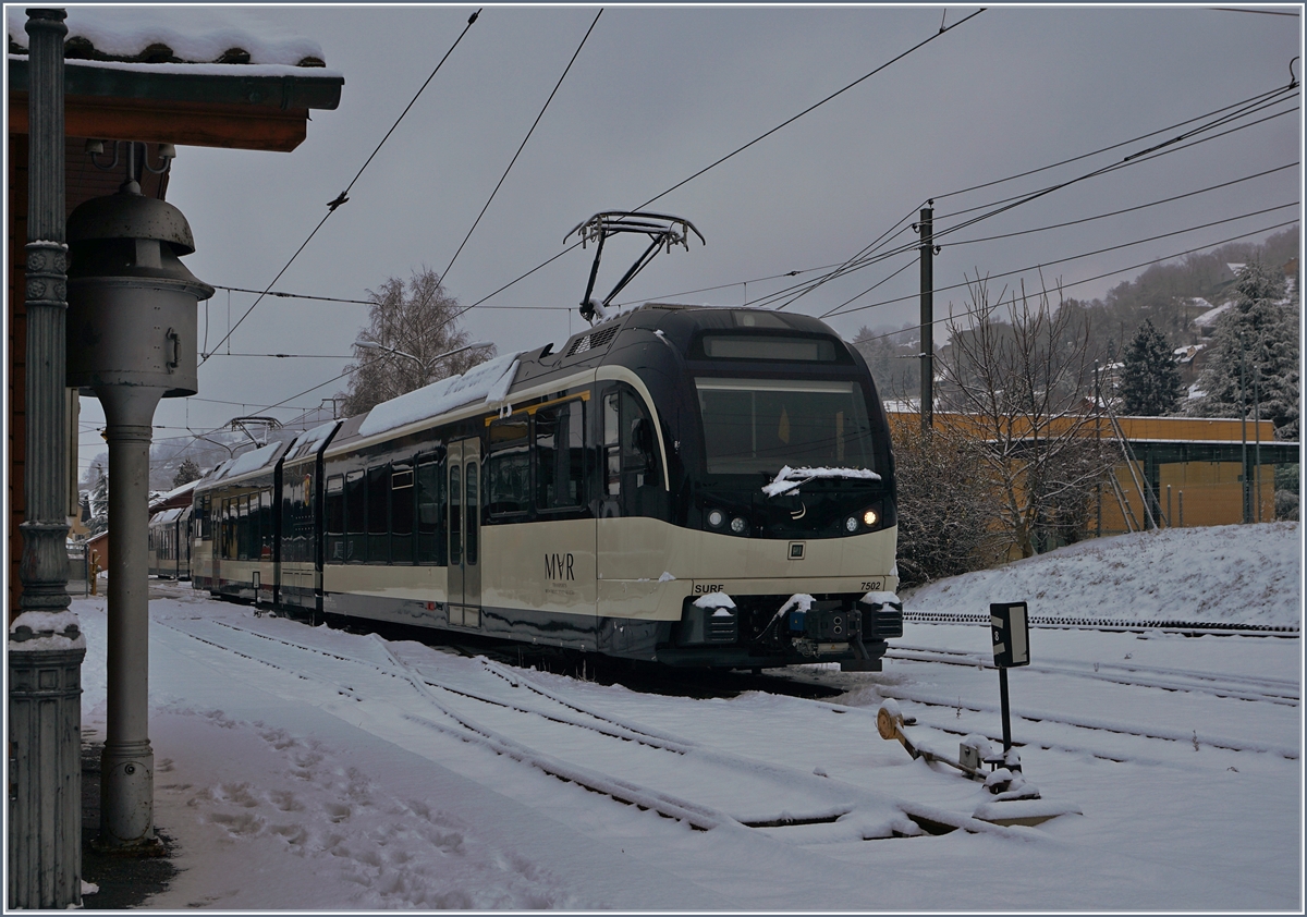 Der CEV MVR GTW ABeh 2/6 7502  Blonay  in Blonay.
8. Jan. 2017
