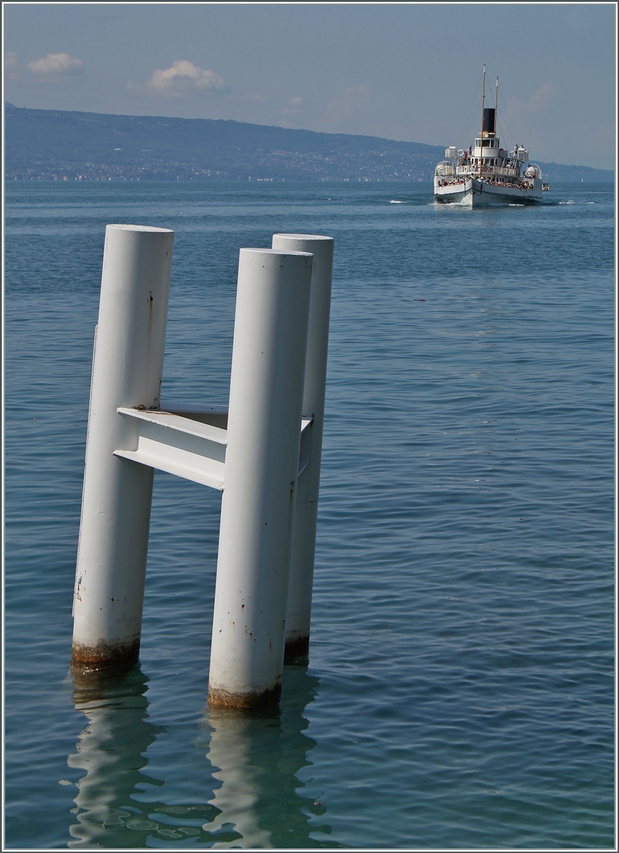Der CGN Radschaufeldampfer ITALIE ist auf der Fahrt von Lausanne nach St-Gingolph (via Villeneuve) und erreicht in Kürze die Anlegestelle Rivaz St-Saphorin. 

16. Aug. 2024