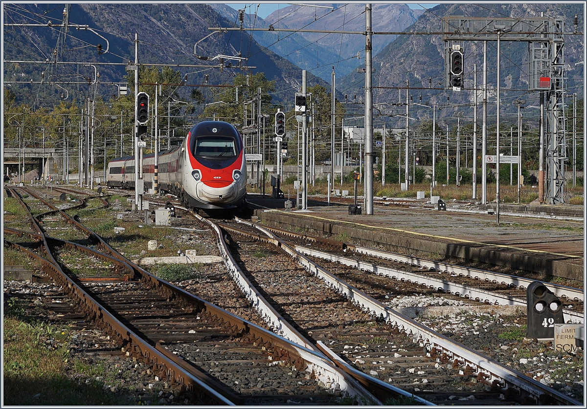 Der EC 39 von Genève nach Milano erreicht Domodossola. 

10. Okt. 2019