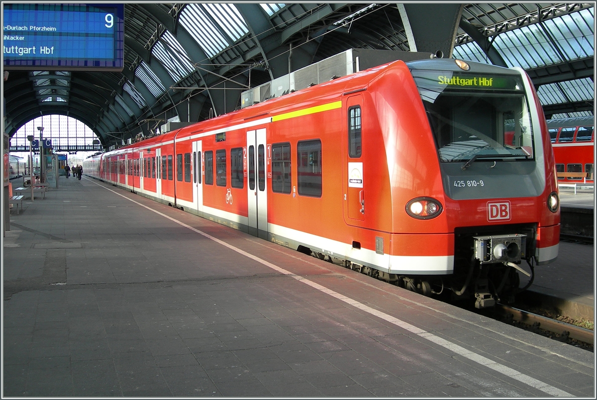 Der ET 425 810-9 und ein weiterer in Karlsruhe. 
21. Jan. 2007