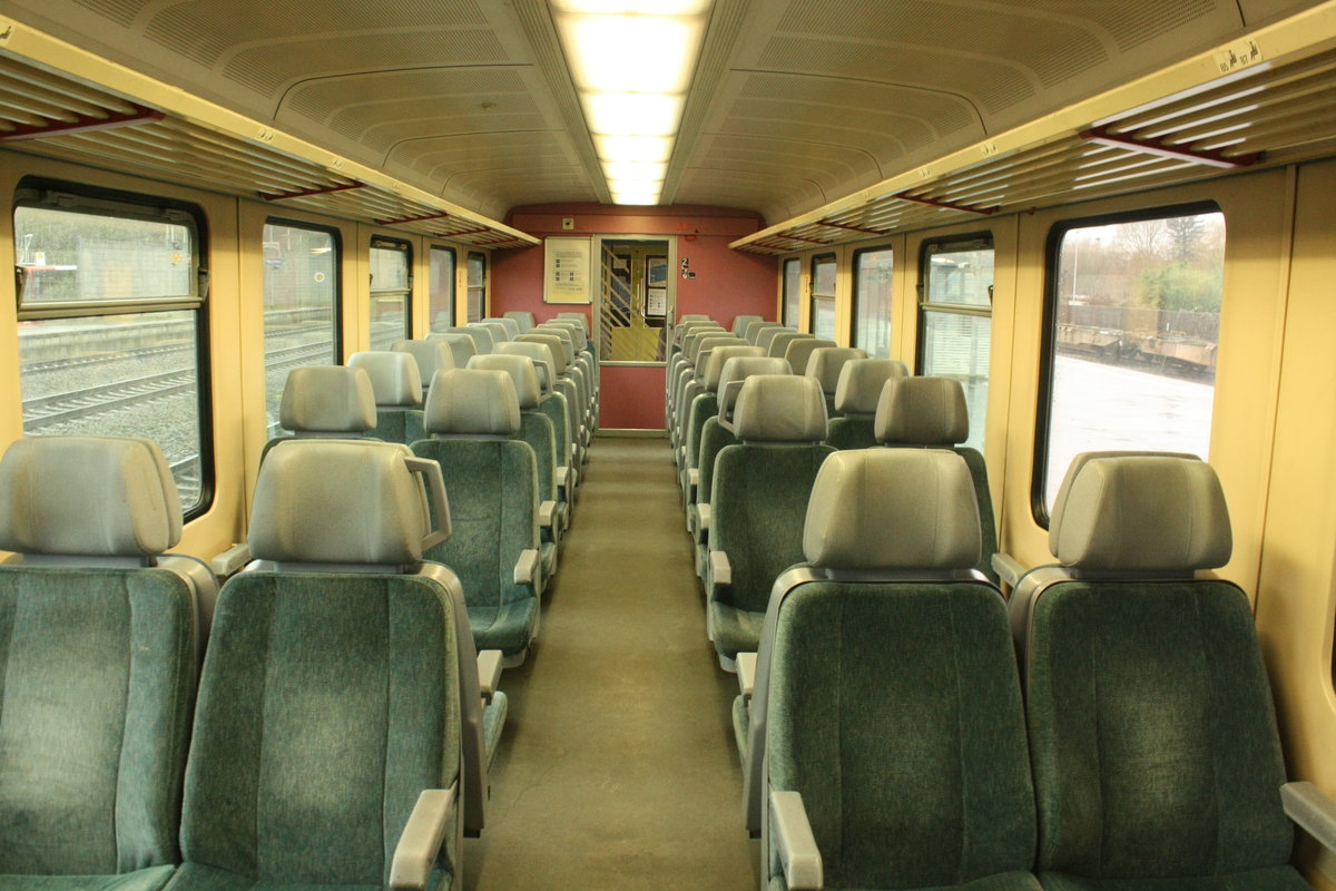 Der Fahrgastraum vom EVB VT 151 (628 151 / 928 151) im Bahnhof Rotenburg (W�mme) am 14.12.20