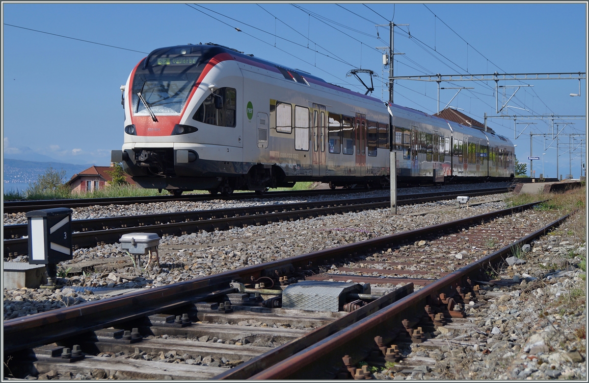 Der Flirt 523 024 erreicht als S2 nach Vallorbe Grandvaux.
23. April 2014