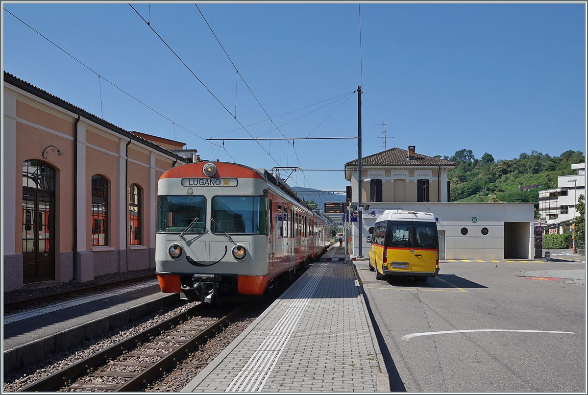Der FLP Be 4/12 23  Vedeggio  verlässt Agno in Richtung Lugano. 

23. Juni 2021
