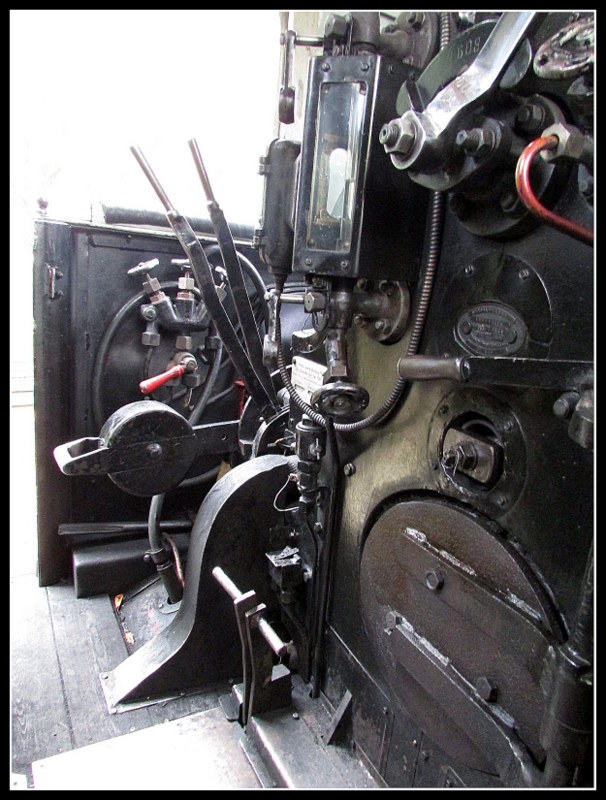 Der F�hrerstand der 99 1608-1 am 12.Okt.2013 in Binz